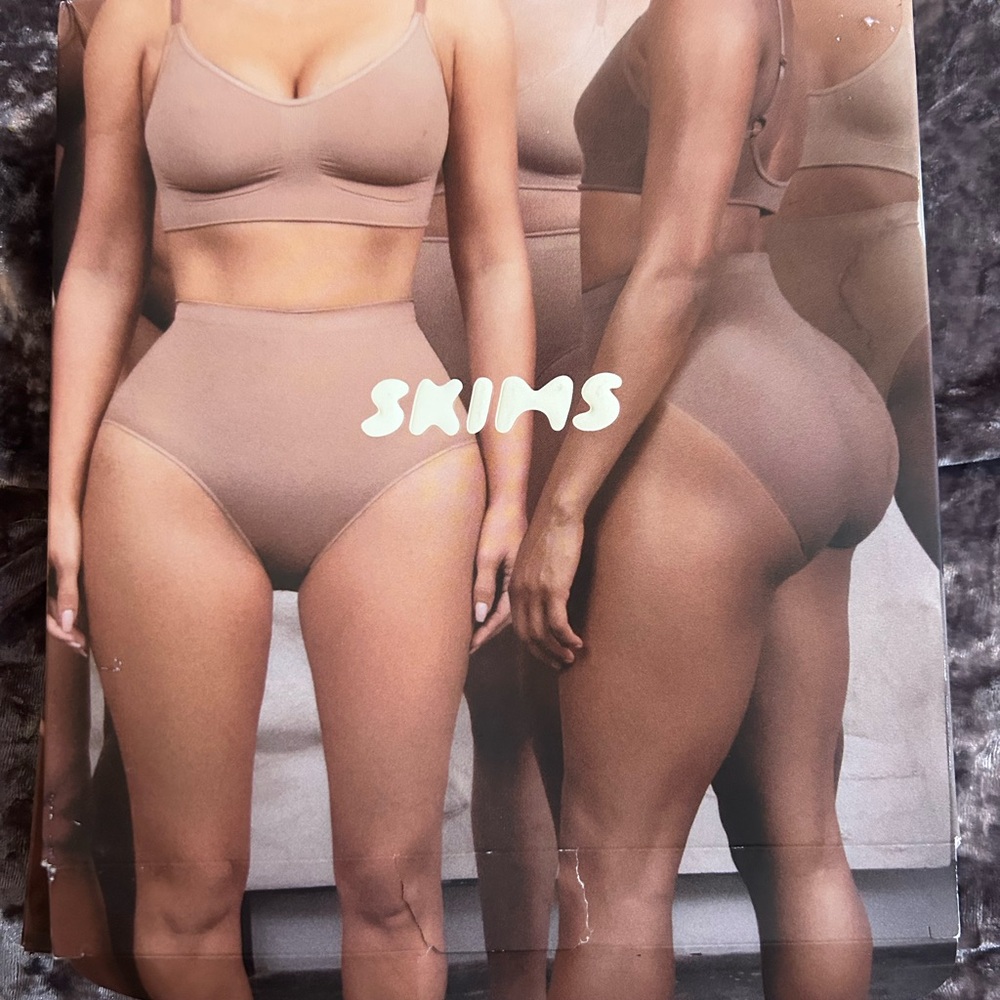 SKIMS 4x/5x